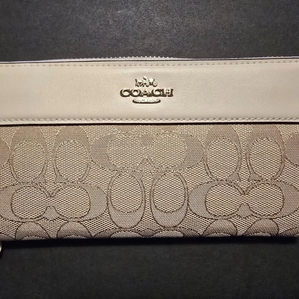 Coach F76638 Accordion Zip Wallet Signature Light Khaki Chalk NWT - Picture 2 of 9